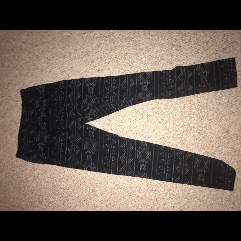 Black patterned leggings